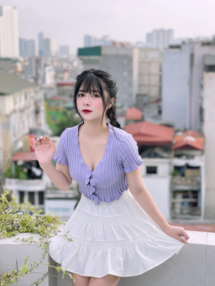Quỳnh Alee nhận được sự quan tâm rất lớn từ phía cộng đồng mạng nhờ sở hữu gương mặt ưa nhìn và cách stream ấn tượng.