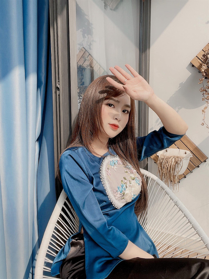 Theo đuổi phong cách gợi cảm nên Phương Anh không ngần ngại đăng ảnh khoe dáng nuột nà trong những bộ trang phục táo bạo trên mạng xã hội.