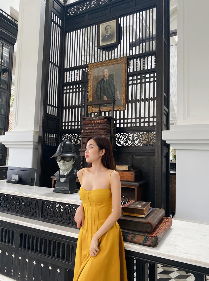 Không chỉ sở hữu gương mặt xinh đẹp, Phương Anh còn khiến người đối diện xao xuyến bởi vóc dáng chuẩn đẹp, quyến rũ.