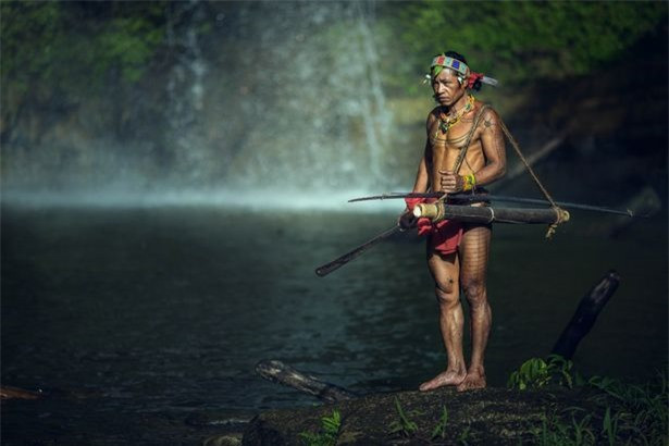 "Đàn ông trong bộ tộc đều được coi là anh hùng, tất cả mọi người trên đảo sống rất hạnh phúc. Họ thích thú khi có người từ thế giới bên ngoài đến tham quan bởi vì họ muốn thể hiện cách sống của họ và hòn đảo của họ".