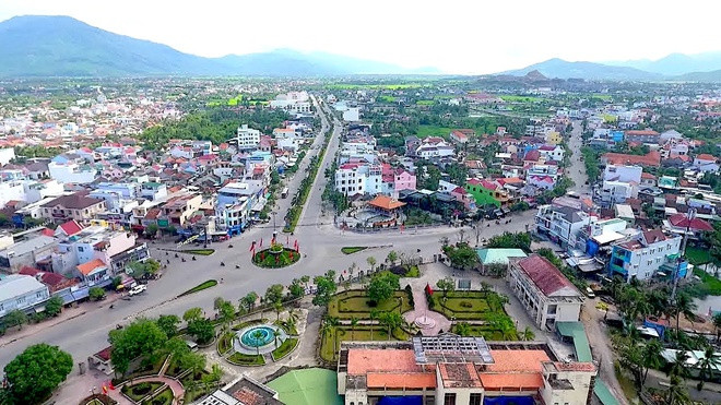 Thuộc tỉnh Khánh Hòa, Ninh Hòa hiện là thị xã có diện tích lớn nhất Việt Nam, với 1.107,95 km2, theo Niên giám Thống kê Khánh Hòa 2019. Thị xã Ninh Hòa cách TP Nha Trang khoảng hơn 30 km về phía bắc.