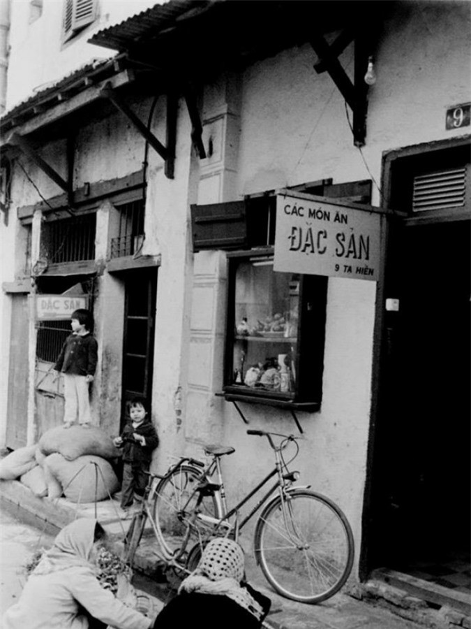 Phố Tạ Hiện thời kỳ bao cấp.