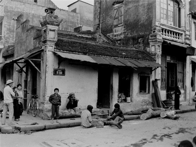 Phố Tô Tịch nổi tiếng với nghề tiện gỗ. Nghề này vẫn còn được duy trì tại phố này cho đến tận bây giờ.