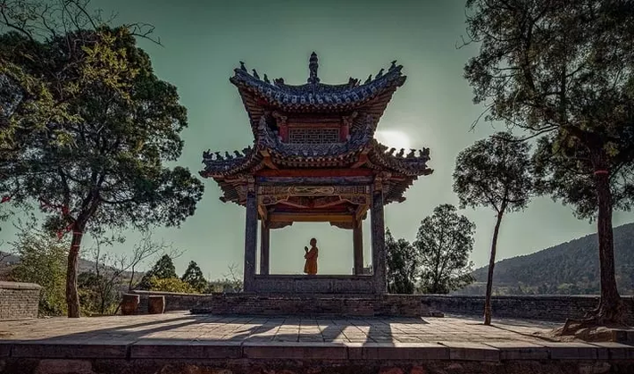 Ngày 19/6 hàng năm, ngôi chùa tổ chức lễ hội lớn thu hút hàng chục nghìn du khách đến cầu nguyện.
