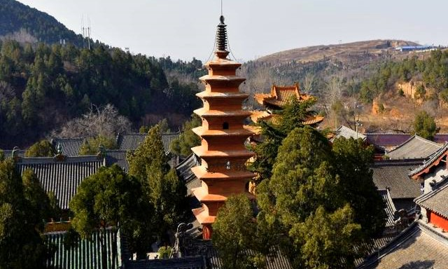 Đặc biệt, địa hình của Phong Huyệt Tự giúp gia tăng âm thanh phát ra trước khi mưa.