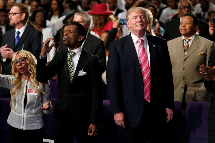 Ông Trump trong dịp tới dự lễ nhà thờ ở thành phố Detroit.