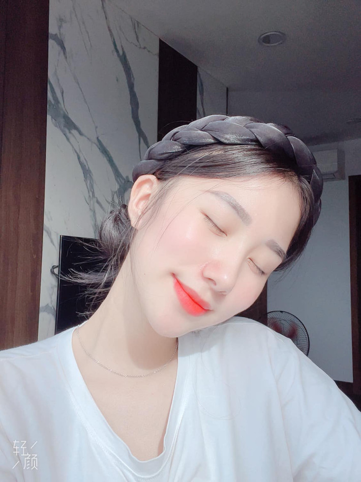 Theo dõi trang cá nhân của hot girl nhún nhảy Hạ còn vương nắng, dễ dàng nhận thấy cô nàng theo đuổi phong cách quyến rũ.