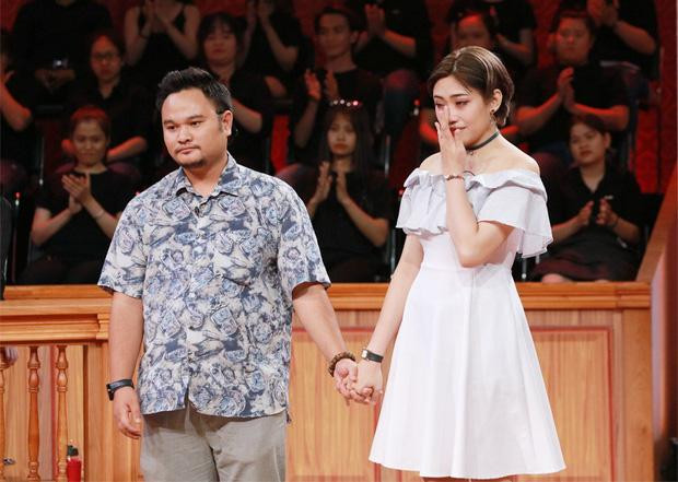 Cặp đôi tình cờ gặp nhau khi Minh Trang tham gia casting cho một nhóm hài trên mạng, còn Vinh Râu làm giám khảo.