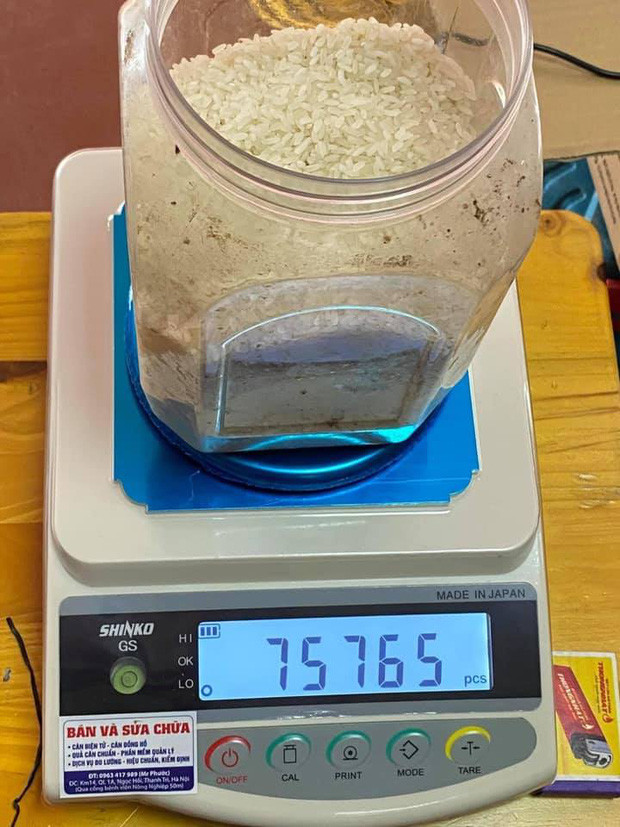 Theo cách đong đếm từ 100 hạt gạo ban đầu, người này đã cho kết quả 1kg gạo bằng 75.765 hạt gạo. Tuy nhiên con số trên chỉ mang tính tham khảo do sự khác nhau về kích thước, loại gạo, khoảng trống…