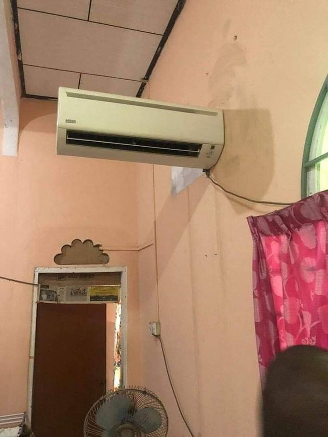 Máy làm lạnh được treo chênh vênh giữa nhà nhanh chóng thu hút sự quan tâm của hàng ngàn cư dân mạng. Ảnh: Facebook