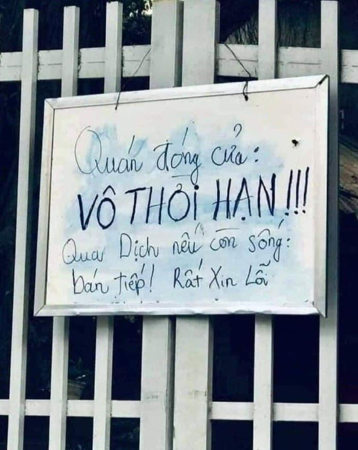 Bên cạnh đó, cũng có một số tiểu thương lớn và nhỏ được yêu cầu phải đảm bảo an toàn chống dịch.
