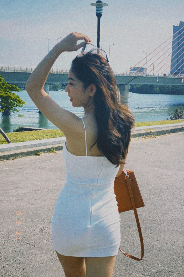 Có thể nhận thấy, sau khi chia tay cầu thủ sinh năm 1997, Nhật Lê đã có một màn lột xác 360 độ.