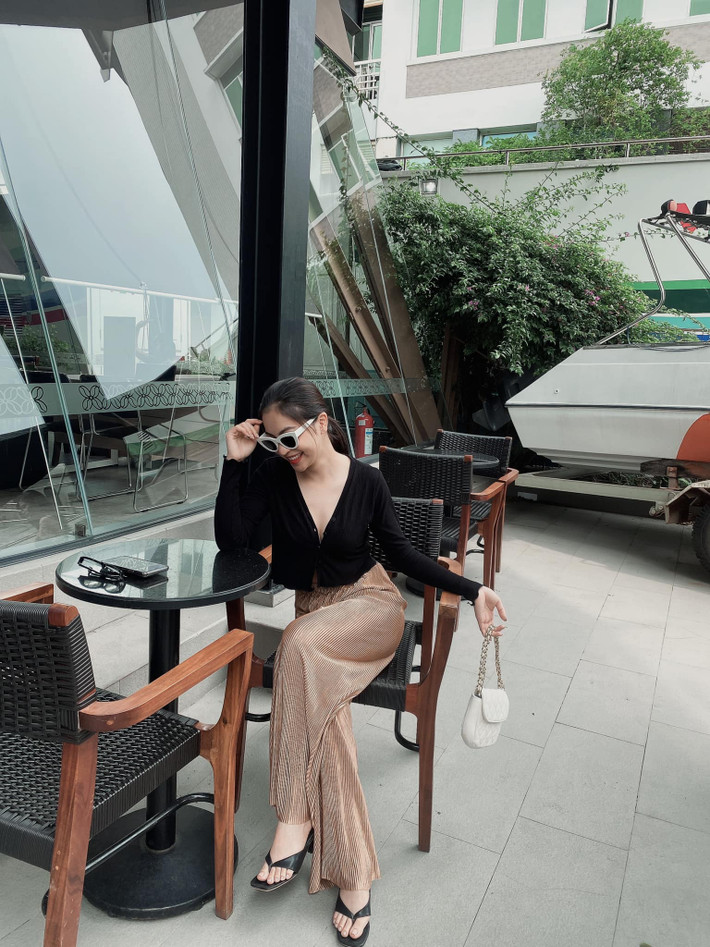 Tình cũ Quang Hải không ngại diện trang phục nóng bỏng, khoe ra nhiều da thịt trên ảnh đăng công khai.