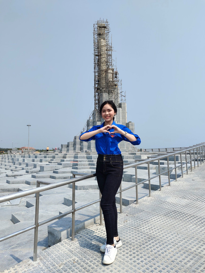 10x còn có thành tích học tập tốt, tích cực tham gia các hoạt động phong trào. Cô nàng là Bí thư chi đoàn, ủy viên Ban chấp hành Trung ương.