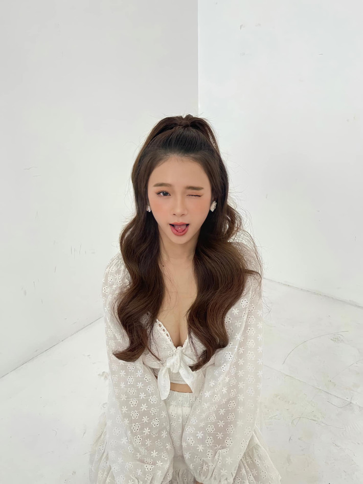 Nhắc đến các hot girl thế hệ 2K đình đám, Linh Ka là một cái tên nổi bật.