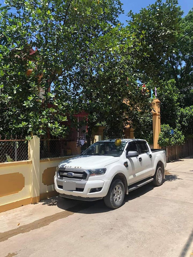 Mới đây, trên mạng xã hội xuất hiện một tình huống tai nạn trớ trêu của chủ xe bán tải khi đỗ xe dưới gốc mít.
