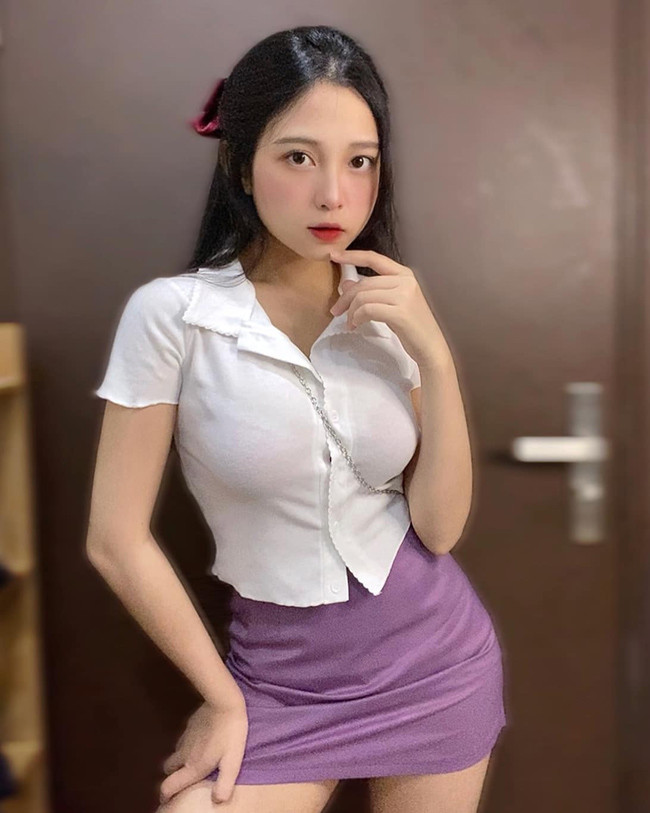 Khánh Linh hiện tại là một KOL, cô cũng là một mẫu ảnh tự do.
