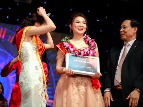 Có thể kể đến danh hiệu mà gái xinh 9x này đã đạt được như hạng nhất cuộc thi Nữ sinh thanh lịch lớp 10, 11 Trường THPT Quang Trung (Hà Nội).