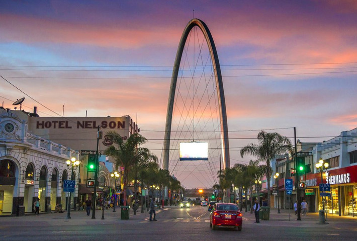 Tijuana, Mexico: Năm 2018, nơi đây ghi nhận 2.640 vụ giết người. Dù vậy, thành phố là một địa điểm du lịch nổi tiếng nhờ vị trí địa lý thuận lợi, giáp biên giới bang California, Mỹ. Bởi vậy, phần lớn khách du lịch ở đây đều từ Mỹ sang để thưởng thức chút văn hóa Mexico cho chuyến nghỉ ngơi ngắn hạn. Các khách du lịch được cảnh báo nên cẩn thận với tài sản cá nhân và nạn ăn xin khi tới đây. Ảnh: Shutter.