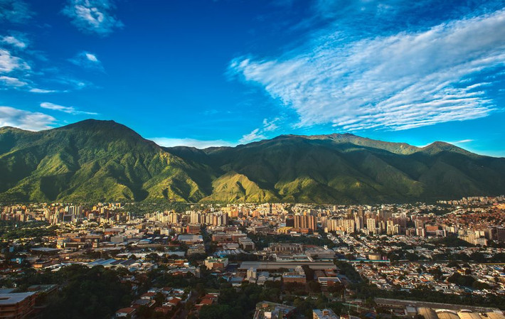 Caracas, Venezuela: Thủ đô của quốc gia này từ lâu đã được liệt kê là một trong những thành phố nguy hiểm nhất thế giới. Điều này bắt nguồn từ mật độ tội phạm luôn ở mức cao. Bởi vậy, du khách cần chuẩn bị kỹ lưỡng và phải rất cẩn thận để giữ an toàn cho bản thân khi đặt chân tới vùng đất này. Ảnh: Douglas.