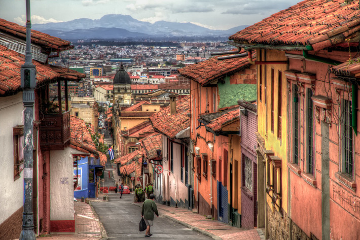 Bogota, Colombia: Thủ đô của Colombia nổi tiếng là mảnh đất sôi động, náo nhiệt của các lễ hội văn hóa đặc sắc. Tuy nhiên, thành phố này được khuyến cáo không dành cho phụ nữ khi đi du lịch một mình bởi tỷ lệ tội phạm tình dục cao và hệ thống giao thông công cộng nguy hiểm. Du khách cũng lưu ý tránh xa bờ biển xung quanh thành phố Turbo và không phô trương sự giàu có hay sử dụng nhiều hàng hiệu. Ảnh: Pegro.