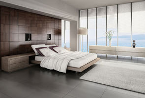 Theo phong thủy giường ngủ, nếu đầu giường quay về hướng Tây rất dễ khiến người đó càng suy vận. Bởi nếu đầu quay hướng Tây khi ngủ rất dễ mất ngủ. Vận thế gặp bất lợi, hôn nhân và tài vận đều trắc trở.