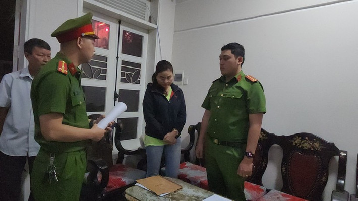 Bà Tâm dùng séc khống đã được ký duyệt đầy đủ, điền thông tin số tiền cần rút rồi liên hệ ngân hàng rút tiền. Với thủ đoạn nêu trên, bà Tâm đã nhiều lần rút tiền thành công từ tài khoản ngân hàng của trường ĐH Bách khoa mở tại Ngân hàng BIDV chi nhánh Hải Vân.