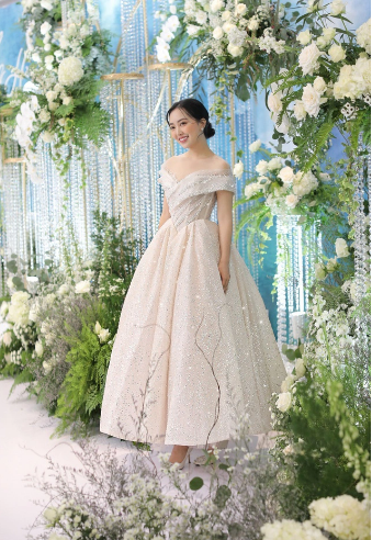 Sở hữu nhan sắc xinh đẹp, Mai Hà Trang - bà xã Hà Đức Chinh nhận nhiều lời khen ngợi trong ngày cưới.