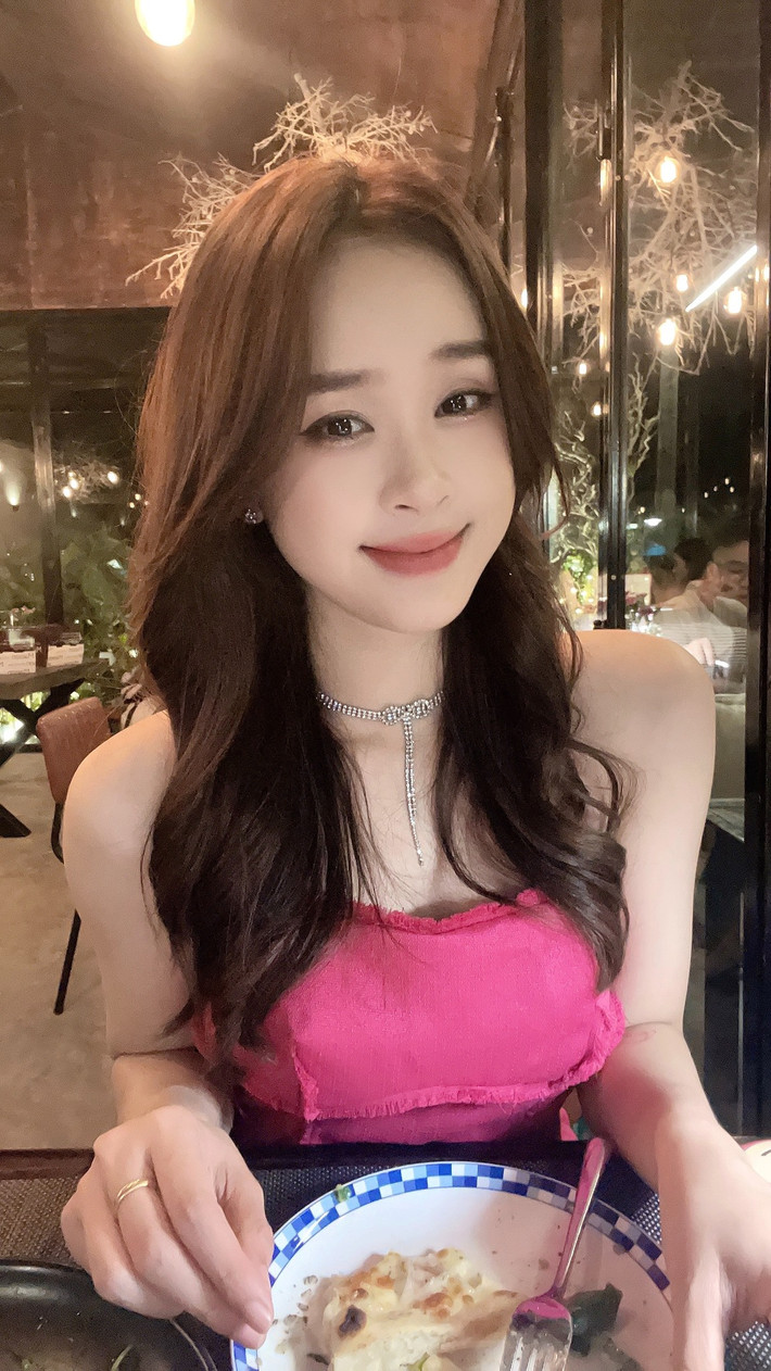 Nhiều người dành lời khen cho nữ MC này.