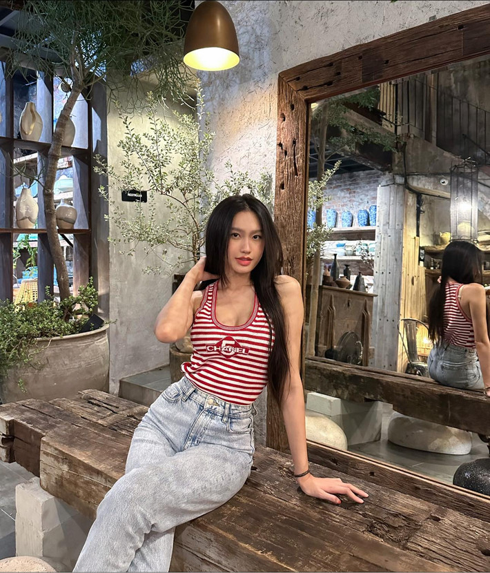 Người đẹp không chỉ sở hữu nhan sắc nổi bật, học vấn tốt mà còn xuất thân từ gia thế khủng khiến nhiều cô gái phải ganh tị.