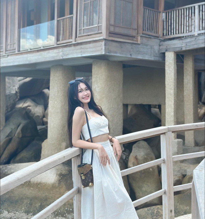 Doãn Hải My thừa hưởng nhiều nét đẹp nhất từ mẹ. Cô xuất hiện cạnh mẹ trông như 2 chị em.