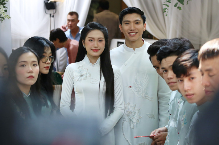 Ngày 11/11, Doãn Hải My và Đoàn Văn Hậu tổ chức lễ ăn hỏi, chính thức về chung một nhà đúng như dự kiến.