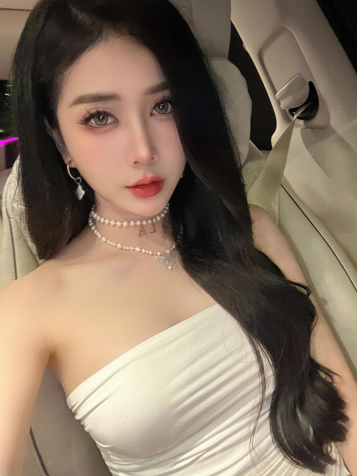 Bên cạnh những ý kiến khen ngợi ngoại hình nuột nà, gợi cảm thì Lục Anh cũng từng gây ra không ít tranh cãi vì hở hang, khoe thân quá đà. Ảnh: FBNV
