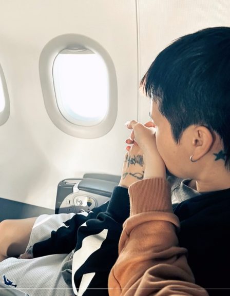 Dưới phần bình luận, rất nhiều người bày tỏ sự ghen tị, khen dễ thương đồng thời chúc phúc cho cặp đôi.