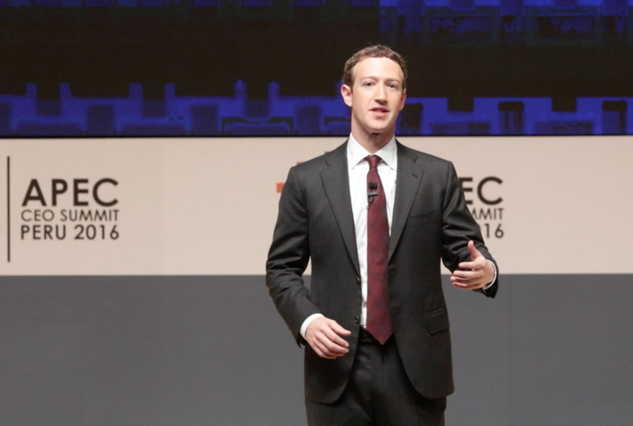 Mark Zuckergerg "rút kinh nghiệm" tại Hội nghị Thượng đỉnh APEC tại Peru năm 2016.