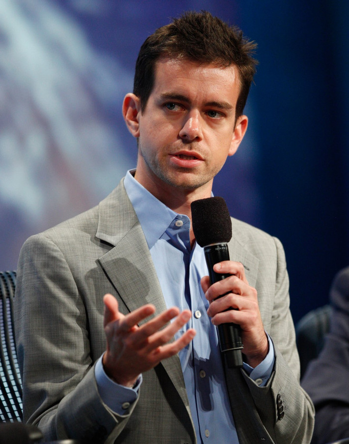 Jack Dorsey - CEO Twitter. Jack Dorsey nổi tiếng là CEO có phong cách thời trang tốt nhất ở thung lũng Silicon. với những bộ vest Prada và đồng hồ Rolex ngay từ những năm thành công đầu tiên.