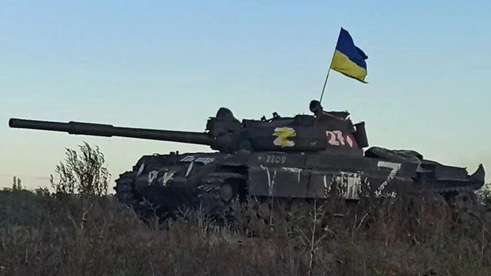 Chiếc xe tăng T-62M đầu tiên được Quân đội Ukraine thu giữ là vào tháng 9/2022, đã có tổng cộng có 45 chiến xa T-62 với nhiều phiên bản khác nhau rơi vào tay binh sĩ Kyiv, nhưng chúng không được sử dụng rộng rãi do những trở ngại kể trên.