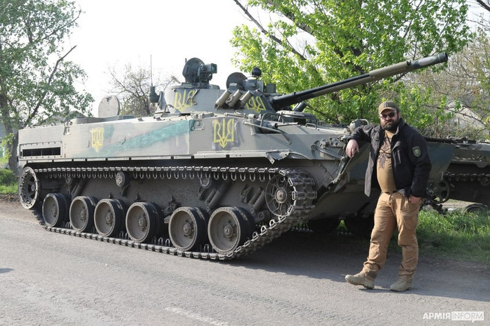 BMP-3 có lớp giáp rất mỏng nhưng lại chứa quá nhiều đạn pháo lớn trong khoang, điều này dẫn tới thực tế là khi bị trúng đạn, cả kíp chiến đấu 3 người cùng 7 binh sĩ mà nó mang theo khó lòng sống sót.