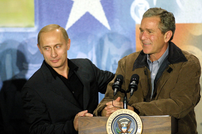 Sau đó, vào tháng 11/2001, Tổng thống Mỹ Bush đã mời người đồng cấp Nga Putin tới trang trại Crawford của gia đình ông ở bang Texas. Sau lần gặp đó, hai nhà lãnh đạo đồng ý giảm số lượng dự trữ hạt nhân của hai nước.
