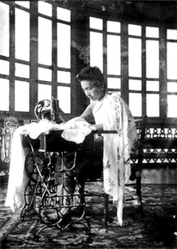 Hình ảnh có phần quen thuộc trong hậu cung Thái. (Nguồn ảnh ilishi).
