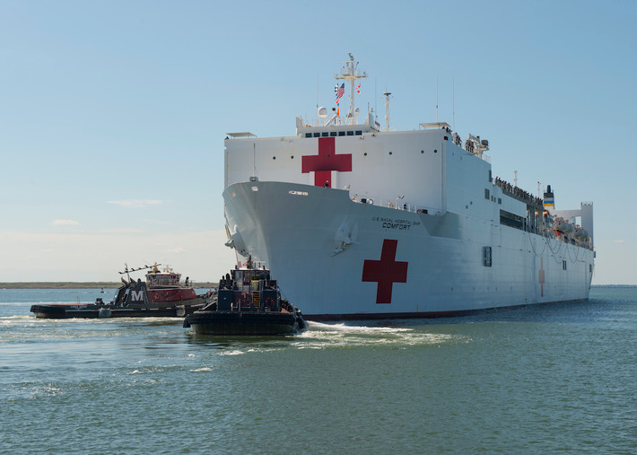Về mặt lý thuyết, tàu bệnh viện USNS Comfort chưa nhận bất cứ một bệnh nhân nào dương tính với COVID-19. Nguồn ảnh: BI.