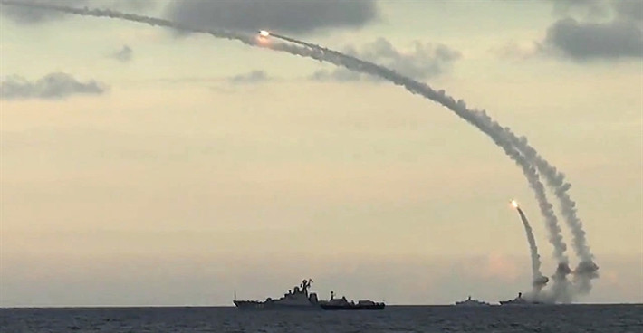 Nga không tuyên bố Đô đốc Makarov có tham chiến tại chiến dịch lần này hay không. Tuy nhiên Damascus khẳng định mọi sự tăng viện của Nga đều là cần thiết để giải quyết khủng bố IS ở miền Nam.
