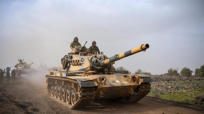 Theo thông tin trên Tass, các hãng thông tấn khu vực Trung Đông cho biết quân đội Syria đã tập kết hàng chục đơn vị vũ khí hạng nặng đến miền Nam khu vực al-Safa và Sweida.