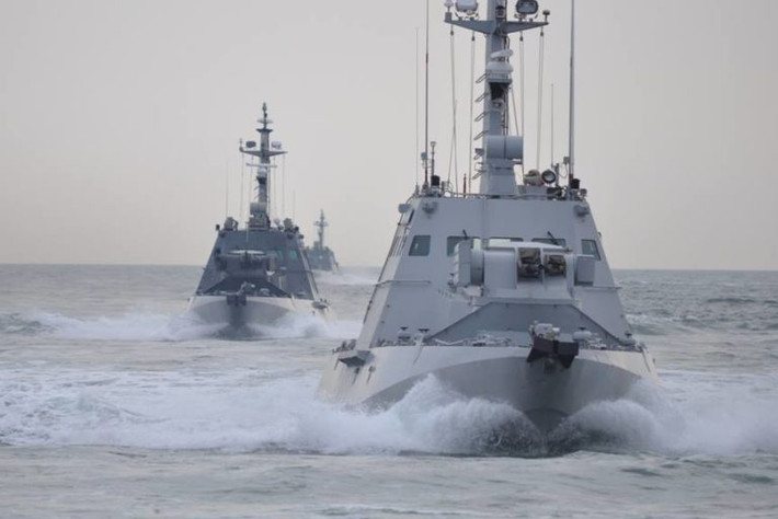 Do đó sẽ không quá khó hiểu khi thủy thủ đoàn các tàu “Berdiansk” (U175) và “Nikopol” (U176) của Ukraine quyết định đầu hàng Biên phòng Nga thay vì đánh trả, đó là còn chưa kể ở thời điểm đó trên đầu của họ có tới hai chiếc cường kích Su-25SM và ít nhất một trực thăng tấn công Ka-52 bay tuần tra trên eo biển Kerch. Nguồn ảnh: southfront.org.