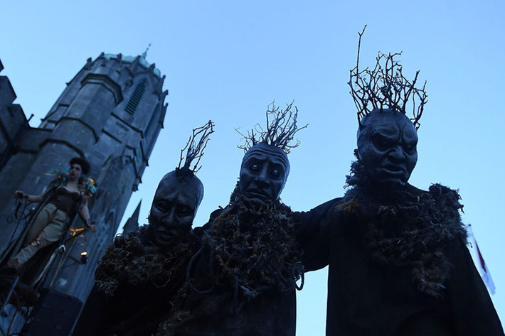 Các hoạt động phổ biến trong dịp Halloween là hóa trang, diễu hành, tiệc tùng và đi vào nhà ma. Ảnh: Reuters.