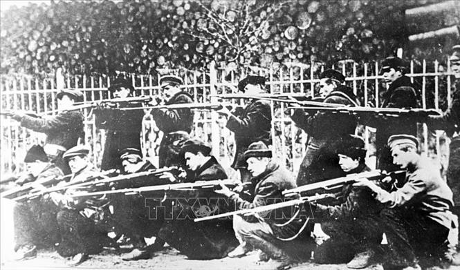 Lực lượng cách mạng tại Petrograd năm 1917. Ảnh: Tư liệu TTXVN