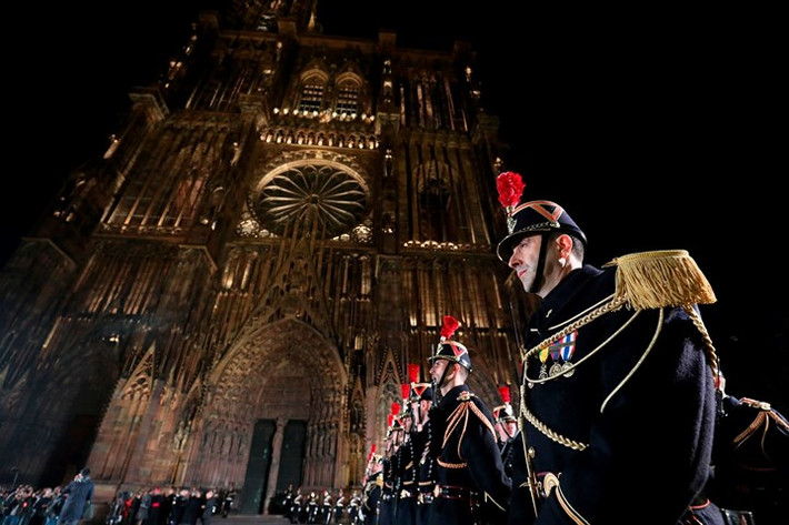 Lính gác của Pháp bên ngoài Nhà thờ Strasbourg, Pháp, trong buổi lễ kỷ niệm ngày 4/11/2018.