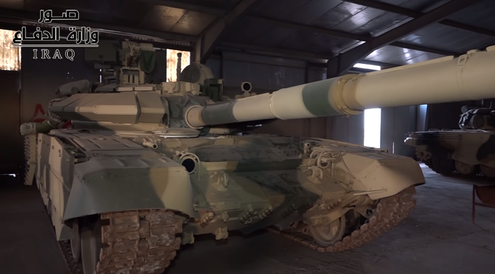 Cận cảnh một chiếc T-90S của Quân đội Iraq với cấu hình khá giống T-90S của Ấn Độ khi xem hệ thống phòng vệ chủ động Shtora-1 là lỗi thời. Nguồn ảnh: Iraq Army.