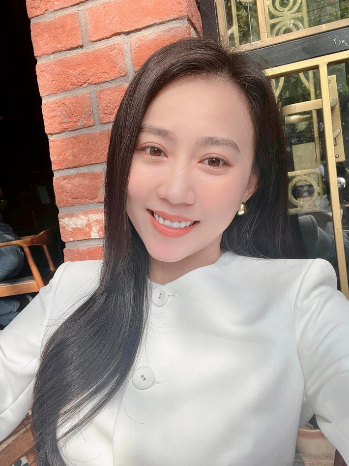 Chọn cách lặng lẽ và nghiêm túc trên con đường hoạt động nghệ thuật song song với kinh doanh, Huỳnh Hồng Loan khiến nhiều người phải ngưỡng mộ về cuộc sống của mình. Ảnh: FBNV