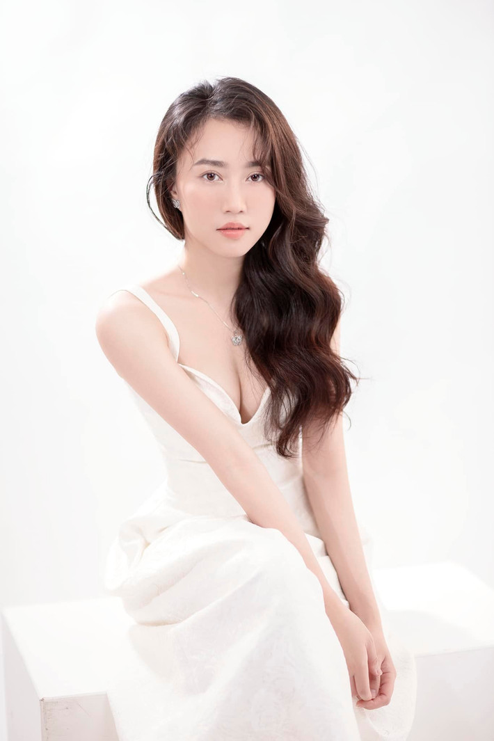 Huỳnh Hồng Loan là nữ diễn viên từng gây chú ý khi từng chia sẻ chuyện tình cảm với cầu thủ Tiến Linh.